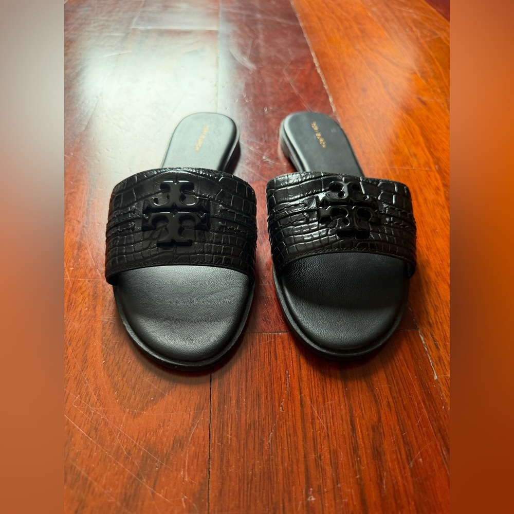 Tory Burch Black Embossed Slide Sandals w. Original New with Box size 8 1/2 - Picture 4 of 12